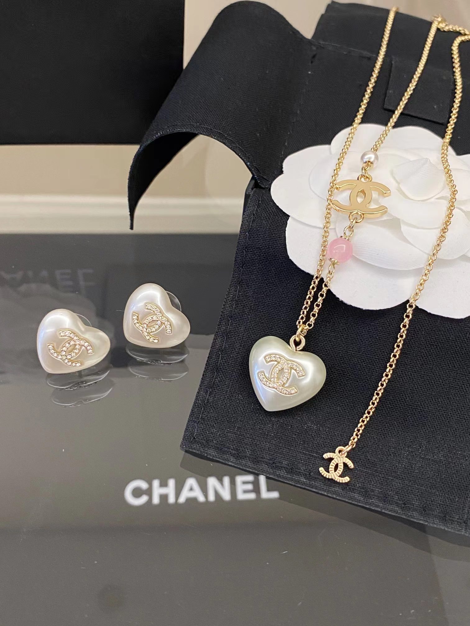 replica Chanel Pearl Love Heart Pendant Necklace - H Lin Jewelry