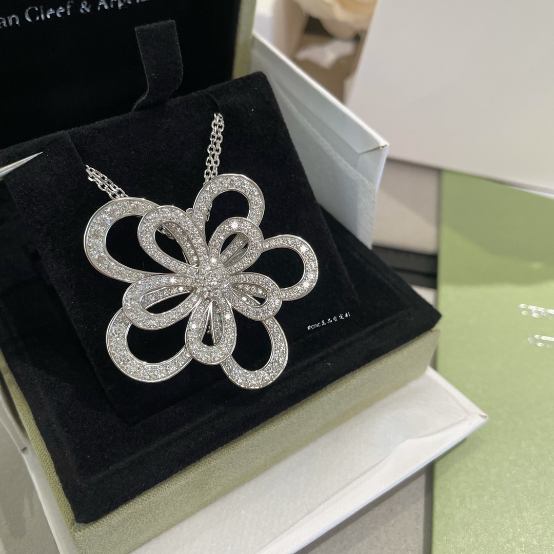 replica Van Cleef & Arpels Hollow Flower Detachable Pendant Necklace & Brooch 2-in-1 - H Lin Jewelry