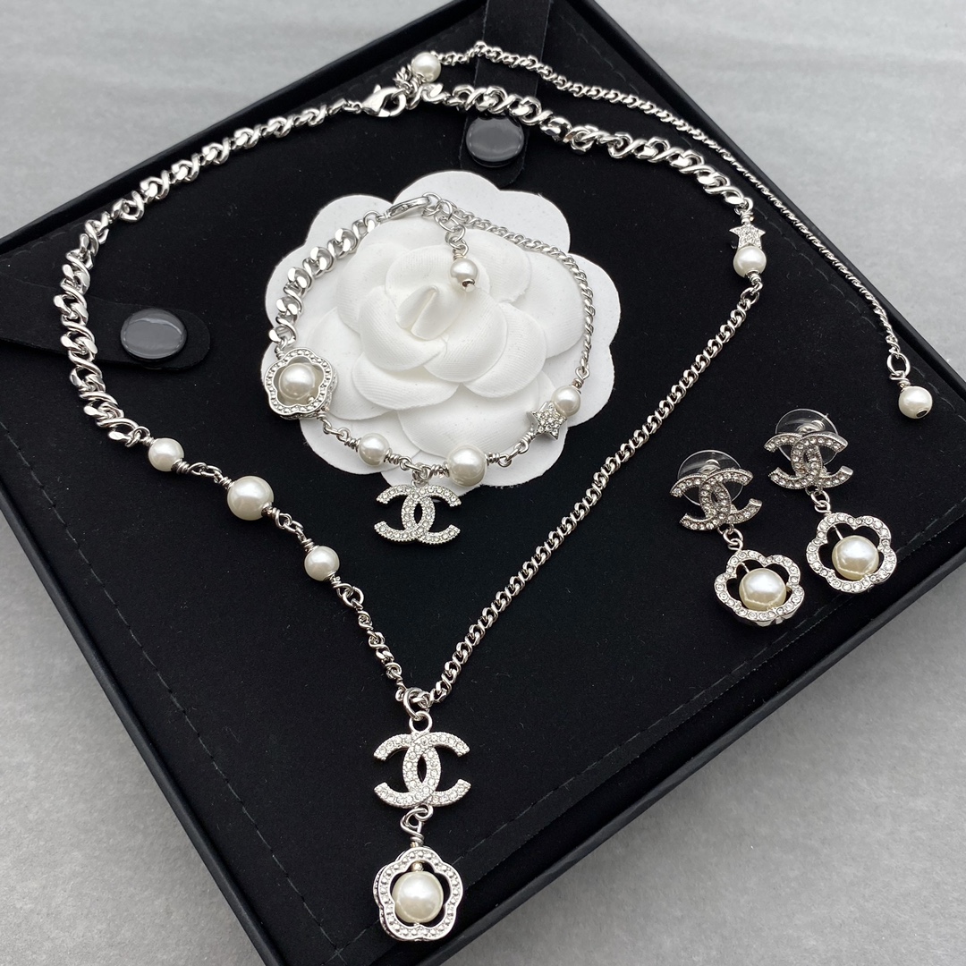 replica Chanel Flower Enhancer Pearl Bracelet Earrings Necklace - H Lin Jewelry