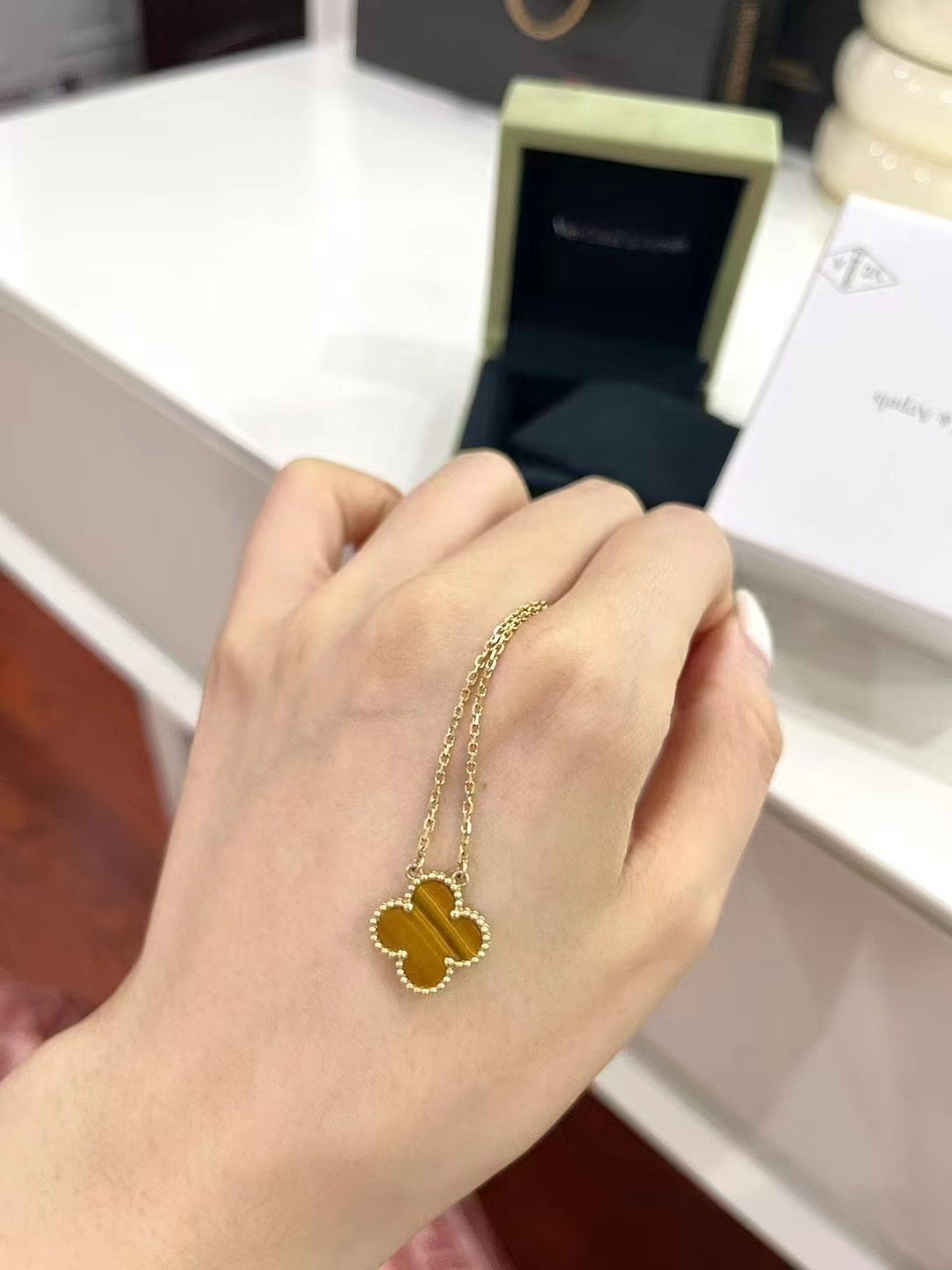 replica Van Cleef & Arpels Tiger Eye Clover Vintage Alhambra Pendant Necklace - H Lin Jewelry