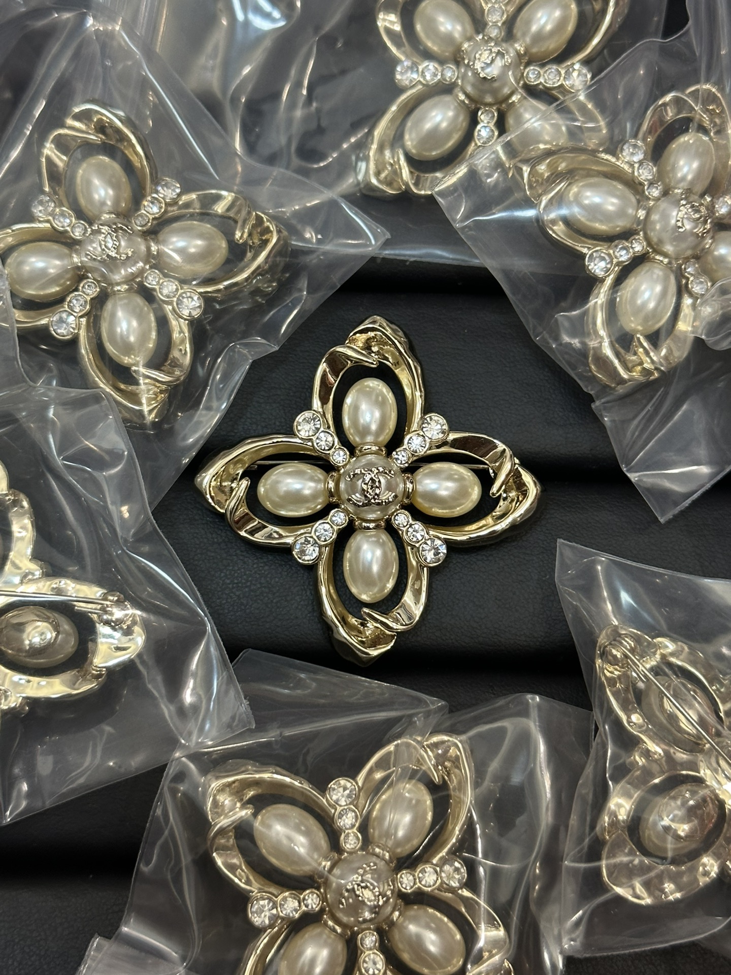 replica Chanel Rhombic Hollow Flower Rhinestone Pearl Brooch - H Lin Jewelry