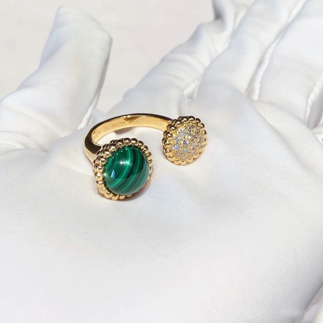 replica Van Cleef & Arpels Malachite Perlee Couleurs Between the Finger Ring - H Lin Jewelry