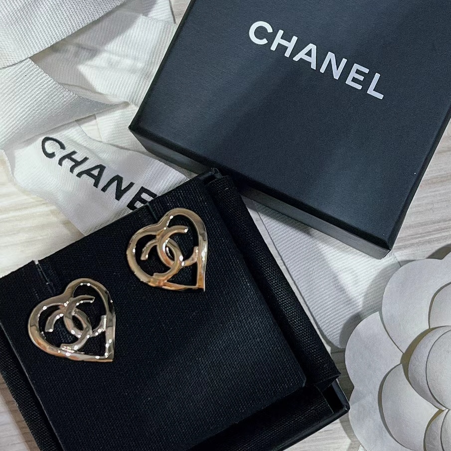 replica Chanel Hollow Heart Bracelet Earrings Ring Leather Necklace - H Lin Jewelry