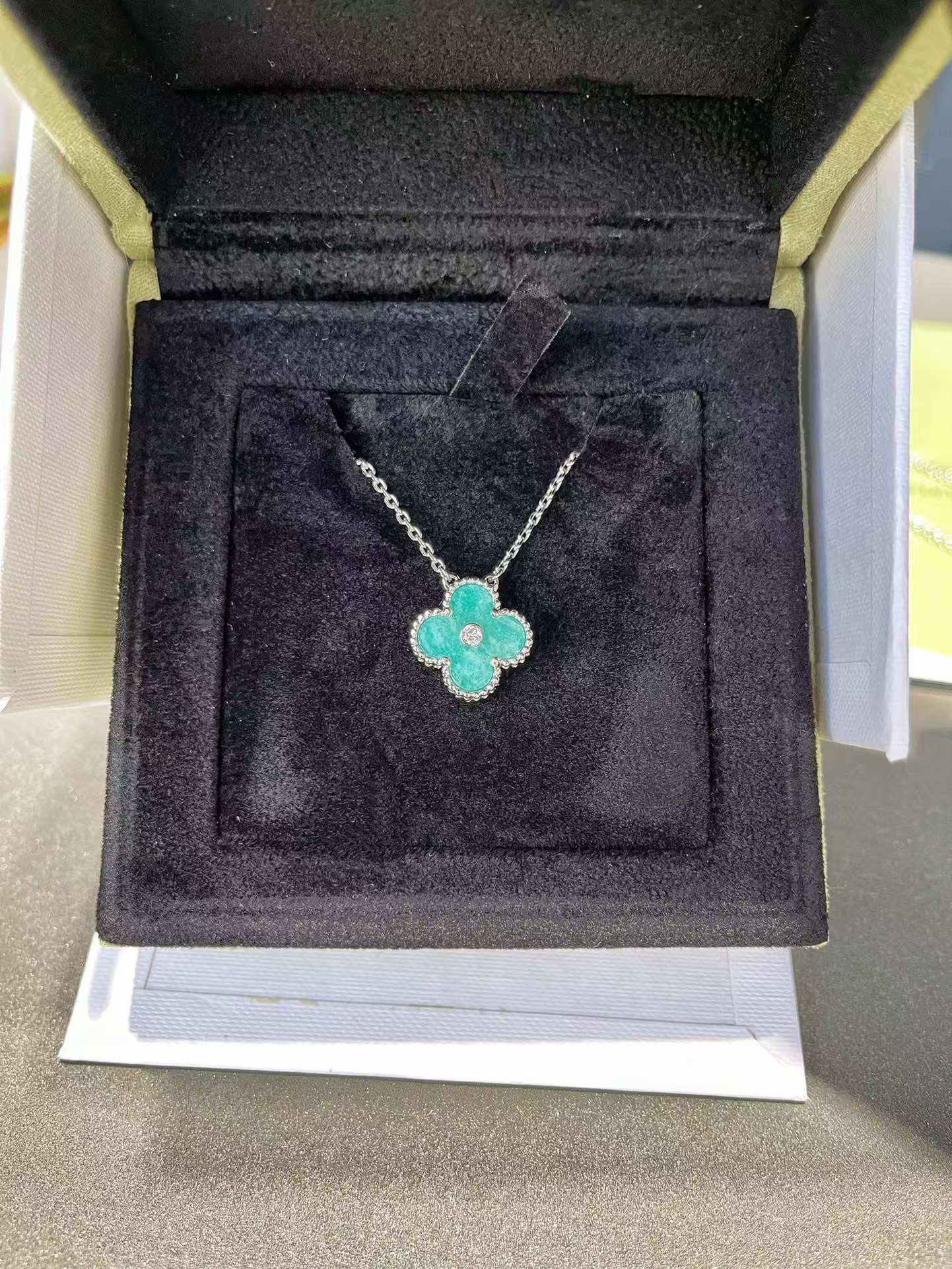 replica Van Cleef & Arpels Vintage Alhambra Pendant Necklace - H Lin Jewelry