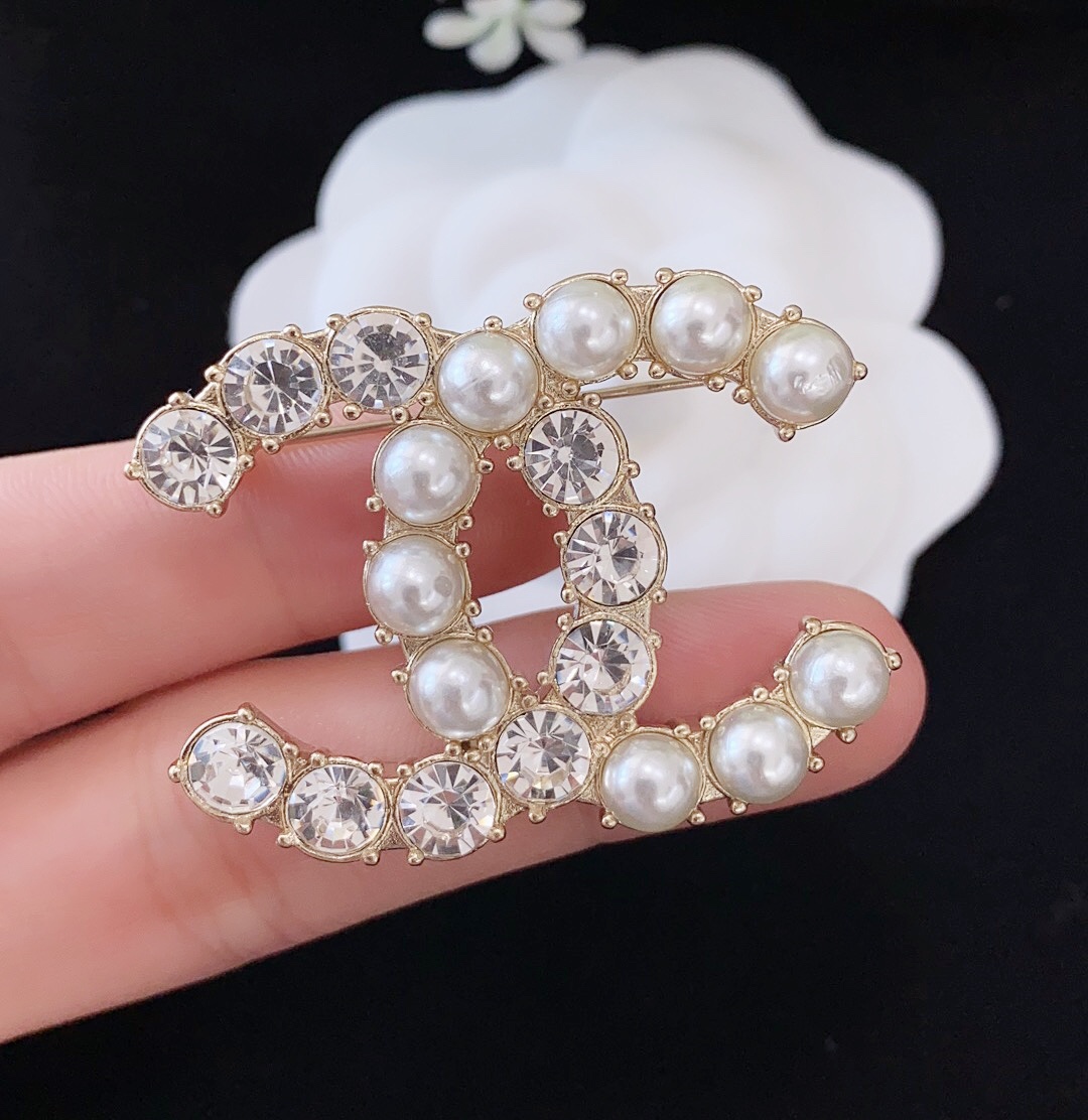 replica Chanel Round Diamond Pearl Brooch - H Lin Jewelry