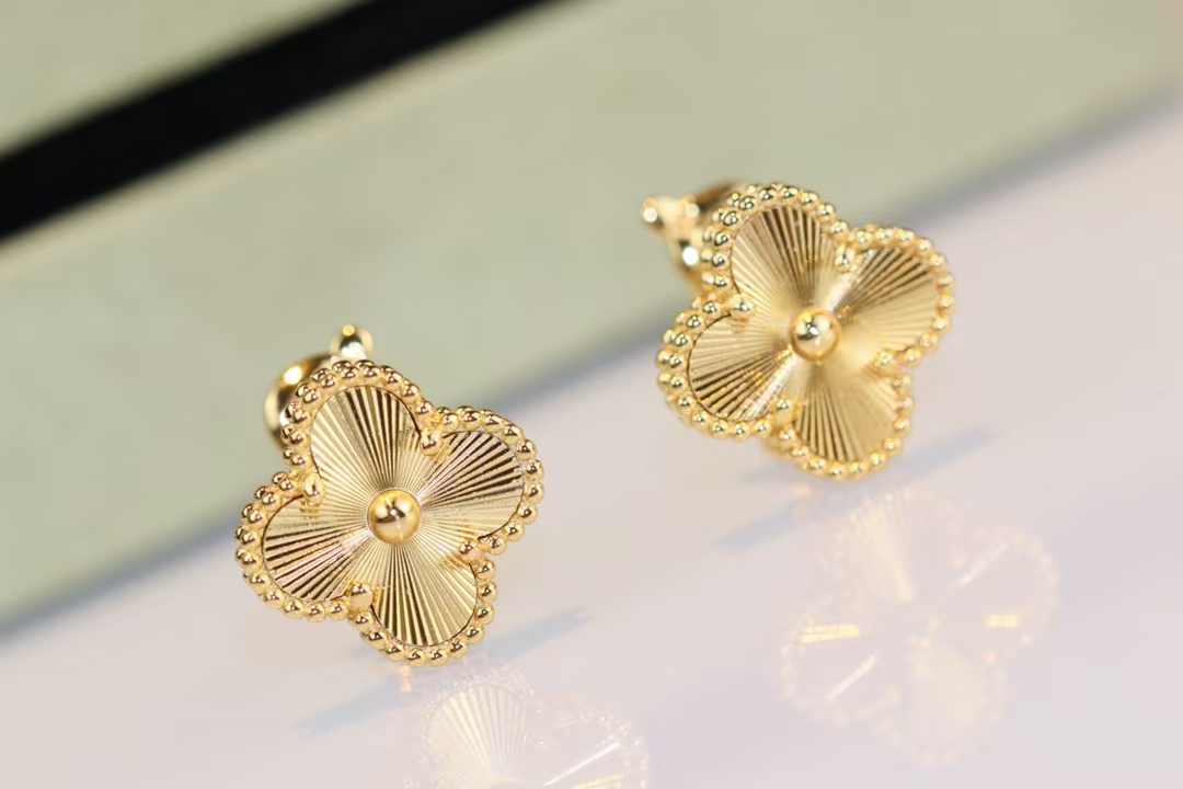 replica Van Cleef & Arpels Vintage Alhambra Earrings - H Lin Jewelry