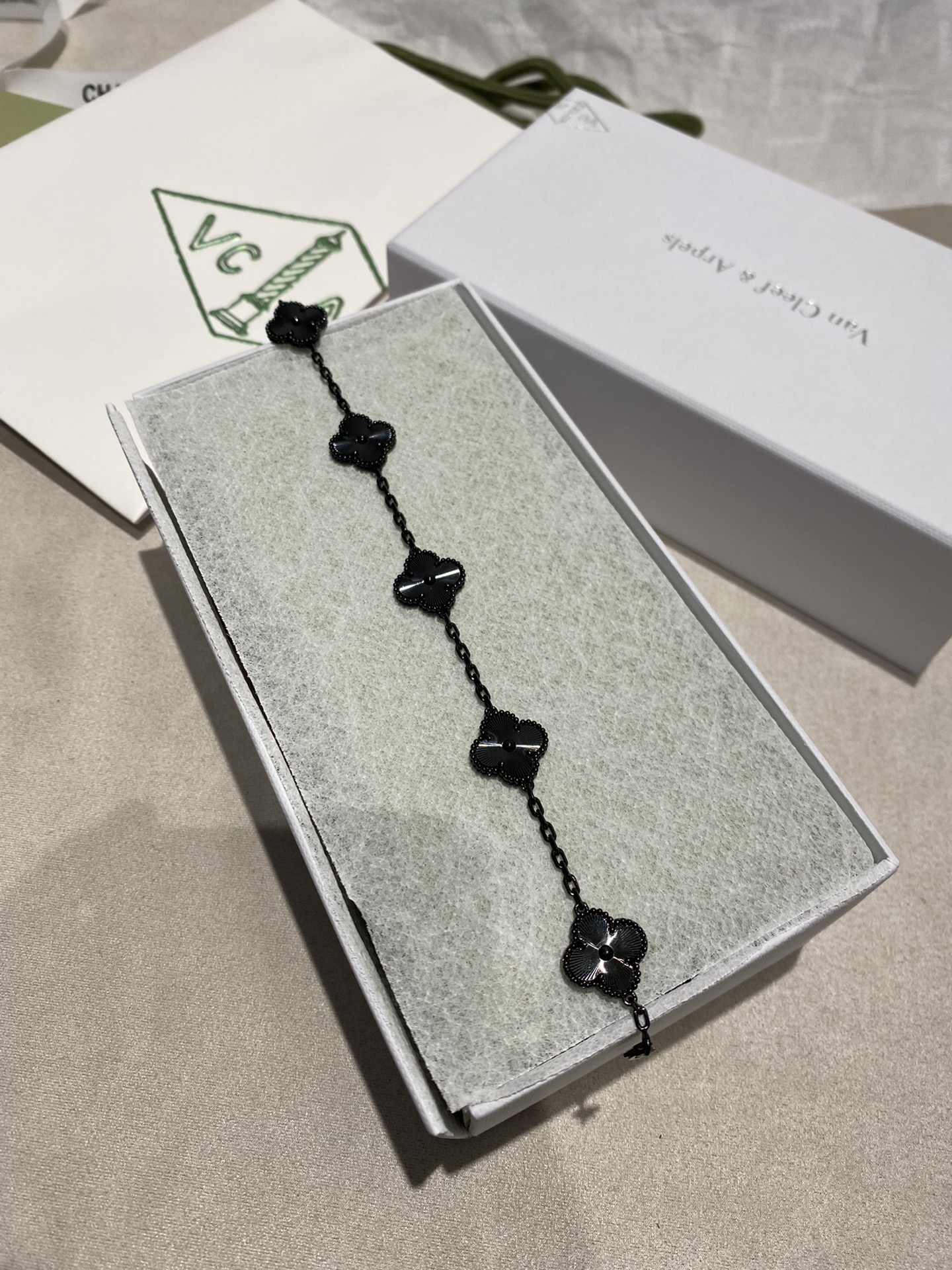 replica Van Cleef & Arpels Darth Vader Black Vintage Alhambra 5 Motifs Bracelet - H Lin Jewelry