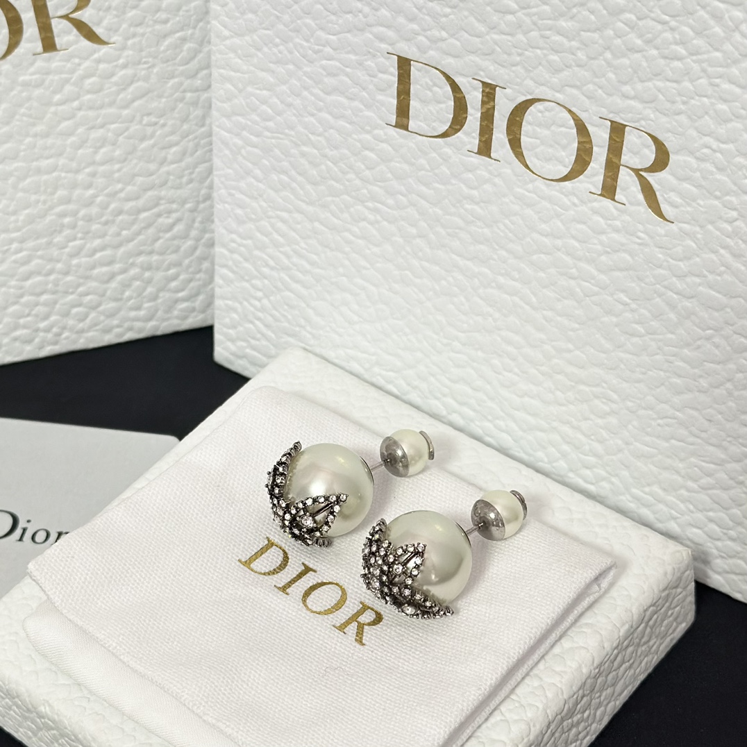 replica Dior Butterfly Paved on Pearl Stud Earrings - H Lin Jewelry