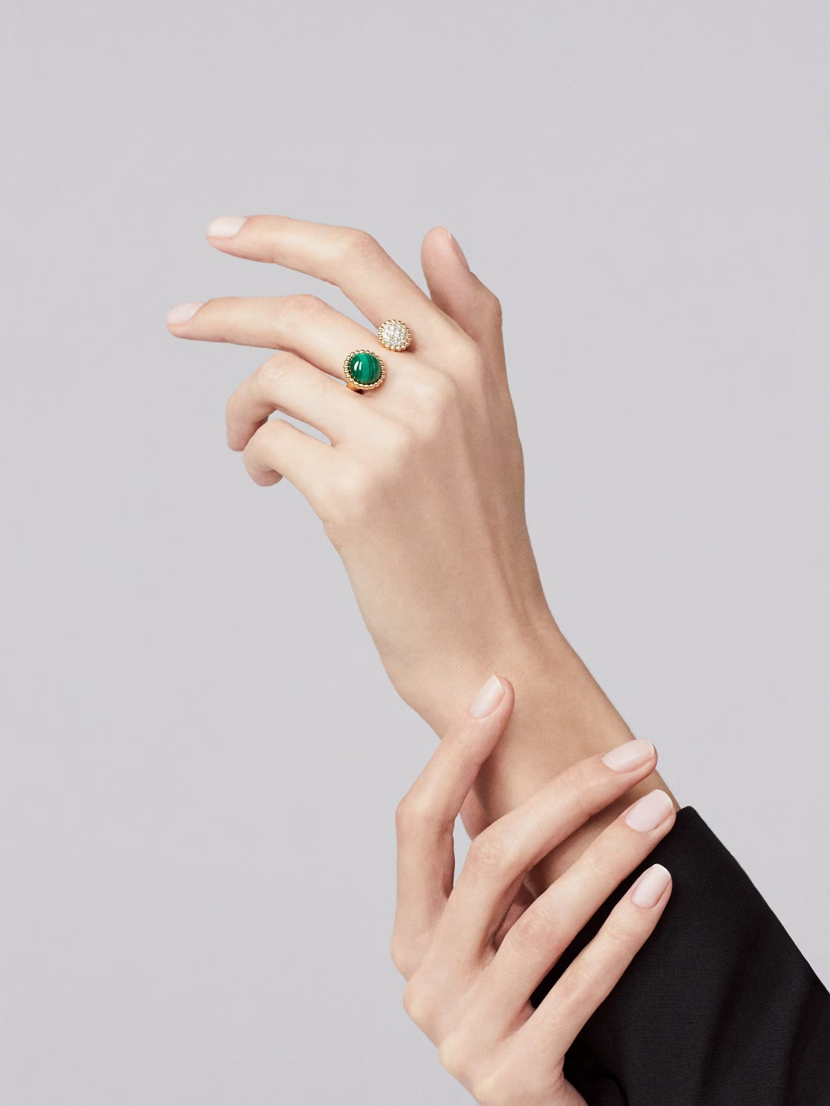 replica Van Cleef & Arpels Malachite Perlee Couleurs Between the Finger Ring - H Lin Jewelry