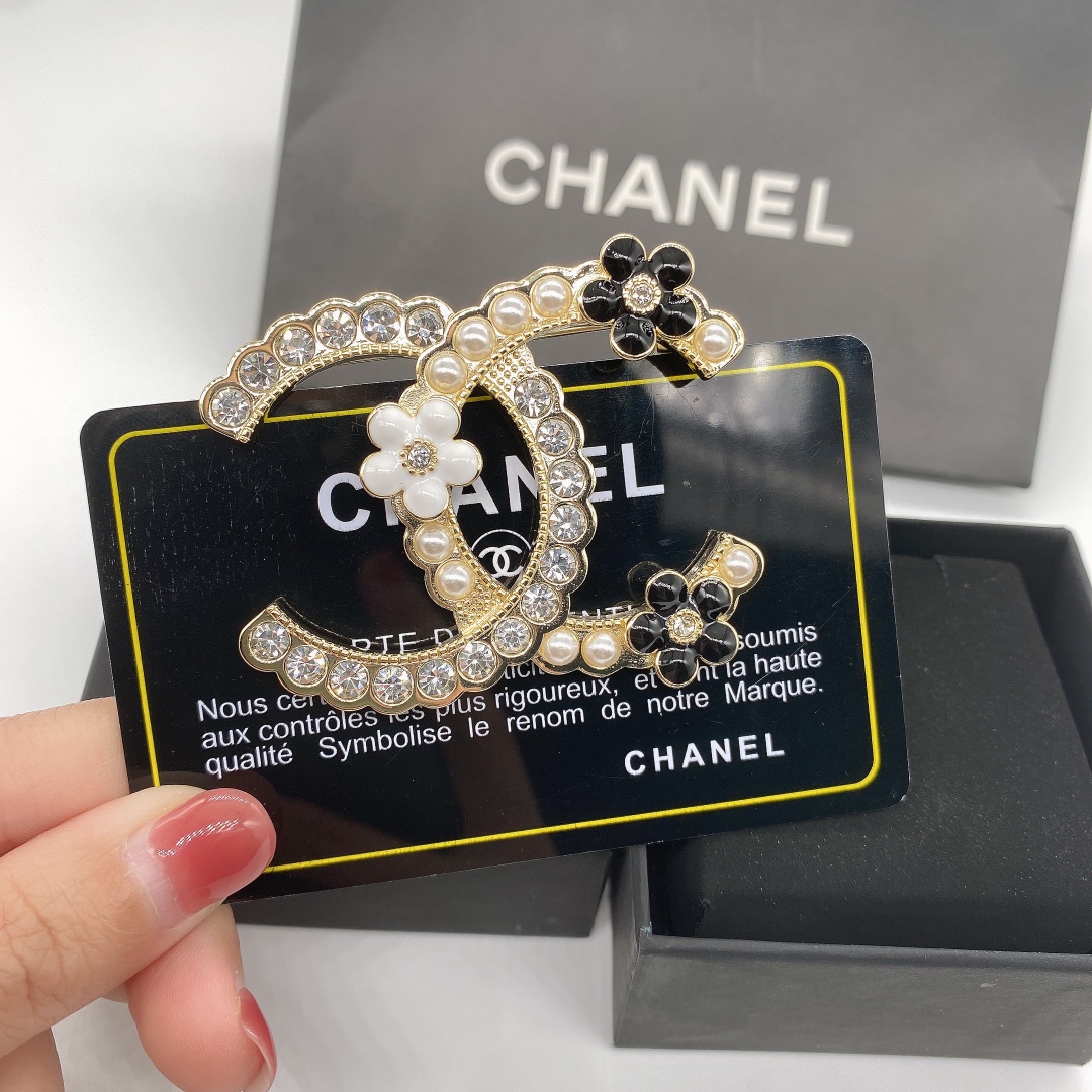 replica Chanel 3 Flowers Diamond Pearl Paved Brooch - H Lin Jewelry