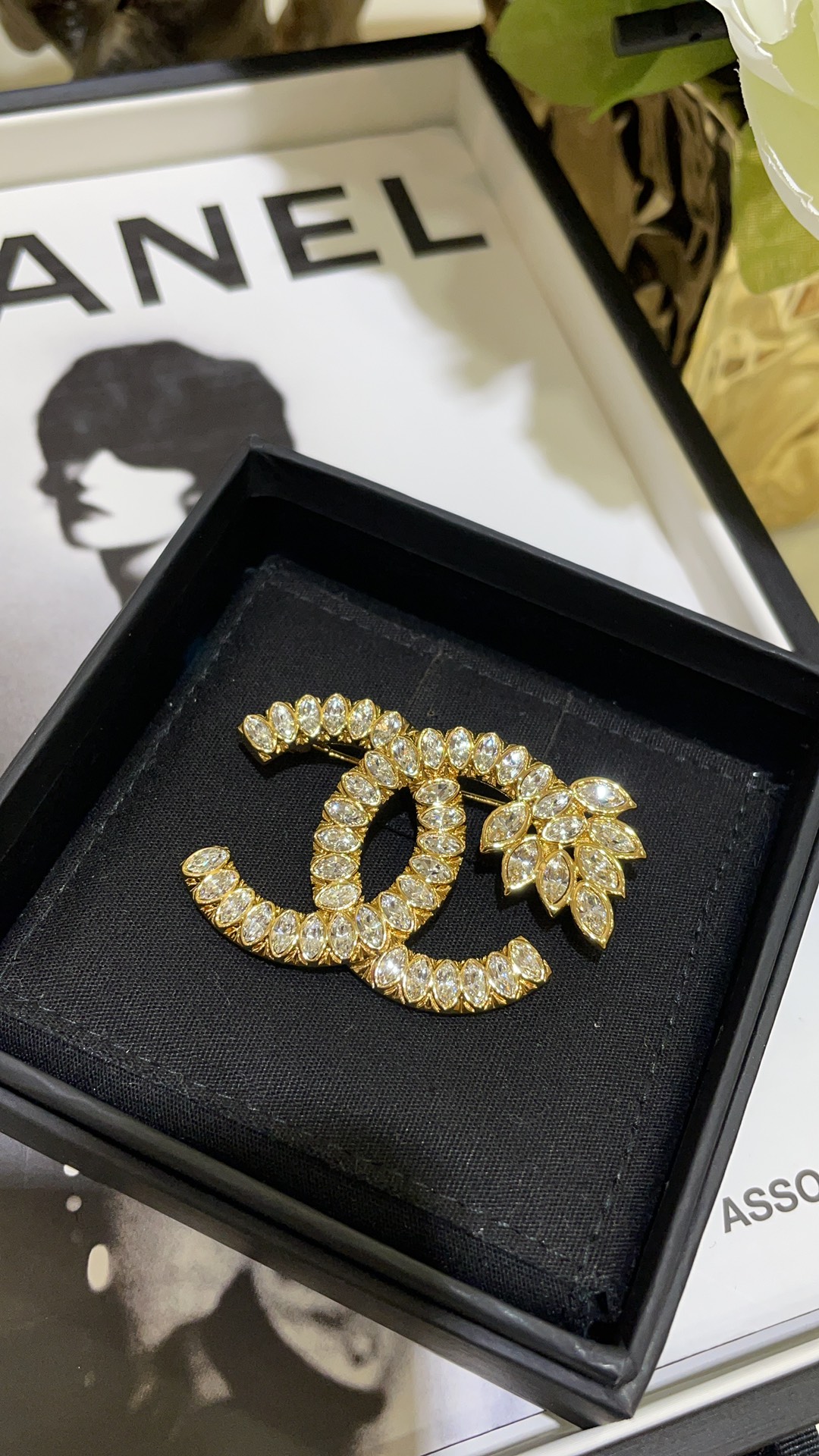 replica Chanel Luxury Full Diamond Ear of Wheat CC Brooch - H Lin Jewelry