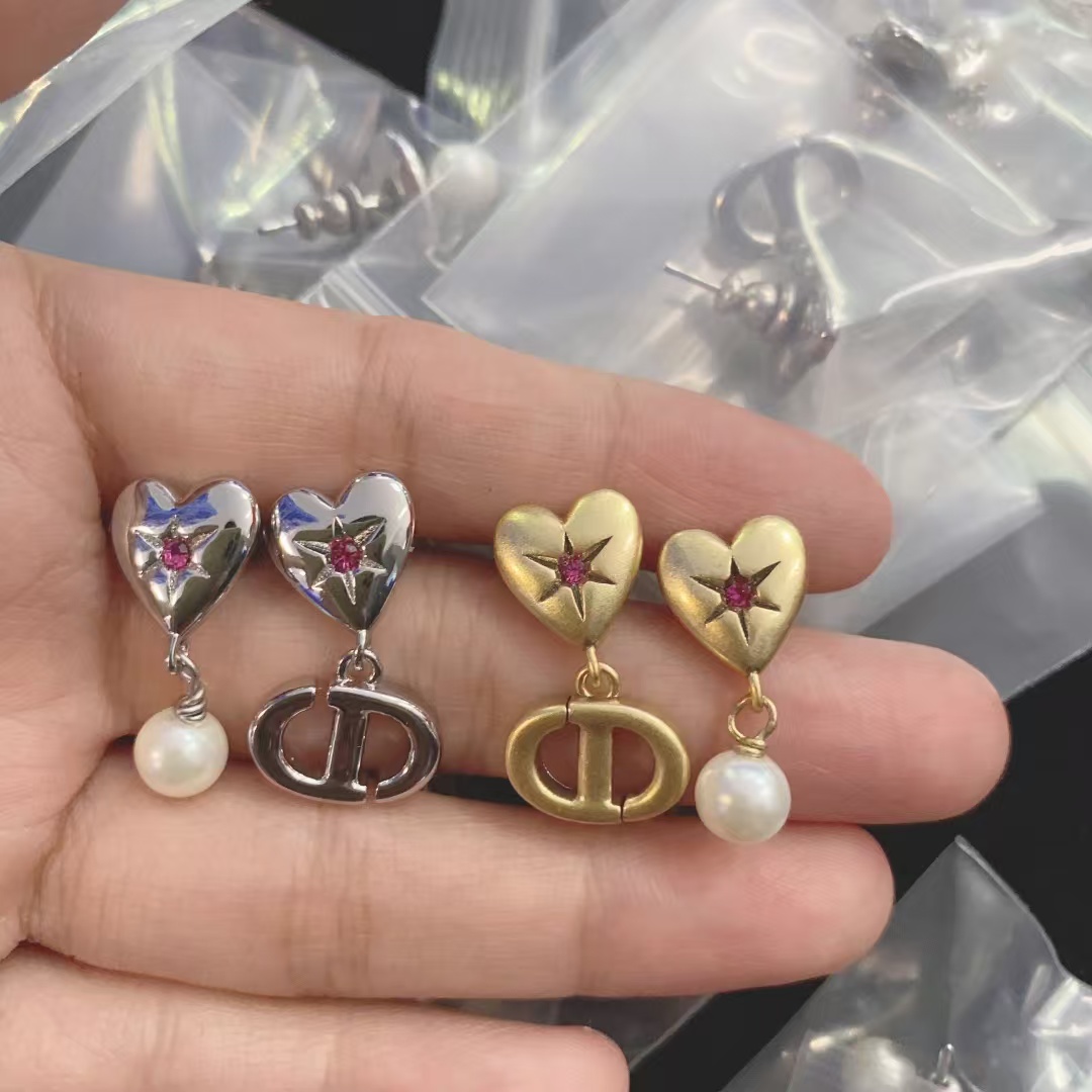 replica Dior Asymmetric Heart CD Pearl Stud Earrings - H Lin Jewelry