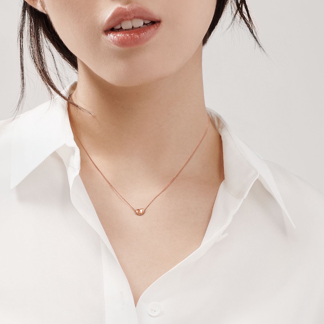 replica Tiffany Elsa Peretti® Bean® design Pendant Necklace in Yellow Gold, 6.5 mm - H Lin Jewelry