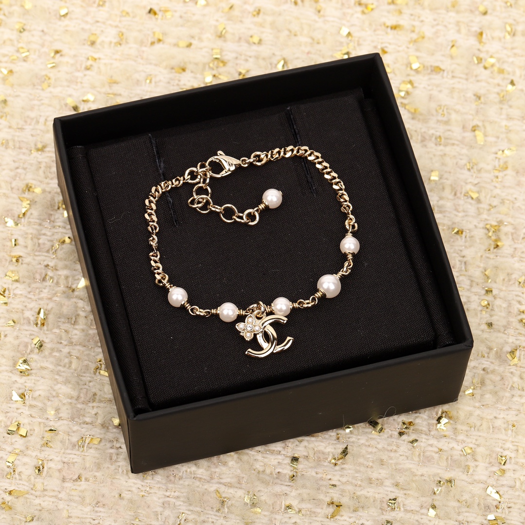 replica Chanel Light Gold Chain Little Flower CC Bracelet - H Lin Jewelry