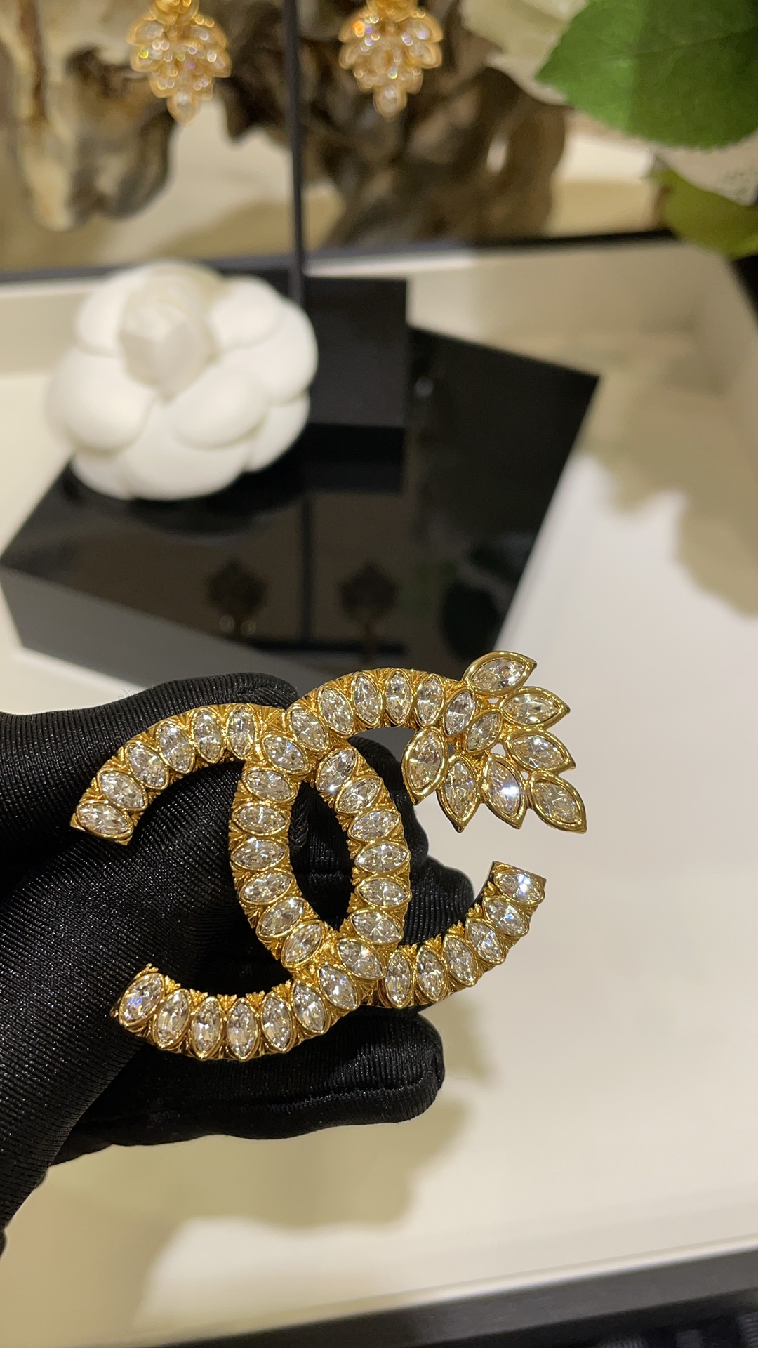 replica Chanel Luxury Full Diamond Ear of Wheat CC Brooch - H Lin Jewelry