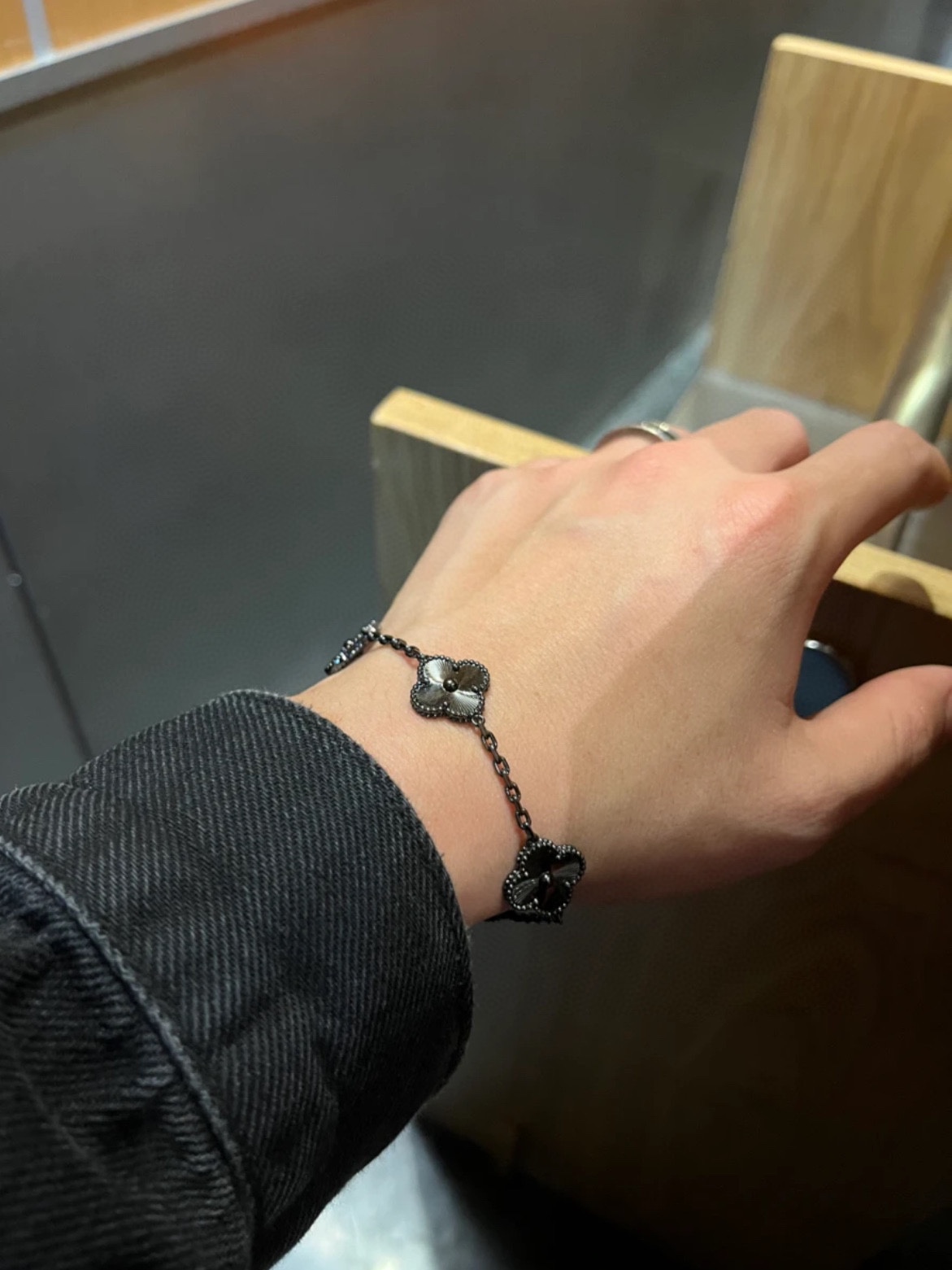 replica Van Cleef & Arpels Darth Vader Black Vintage Alhambra 5 Motifs Bracelet - H Lin Jewelry