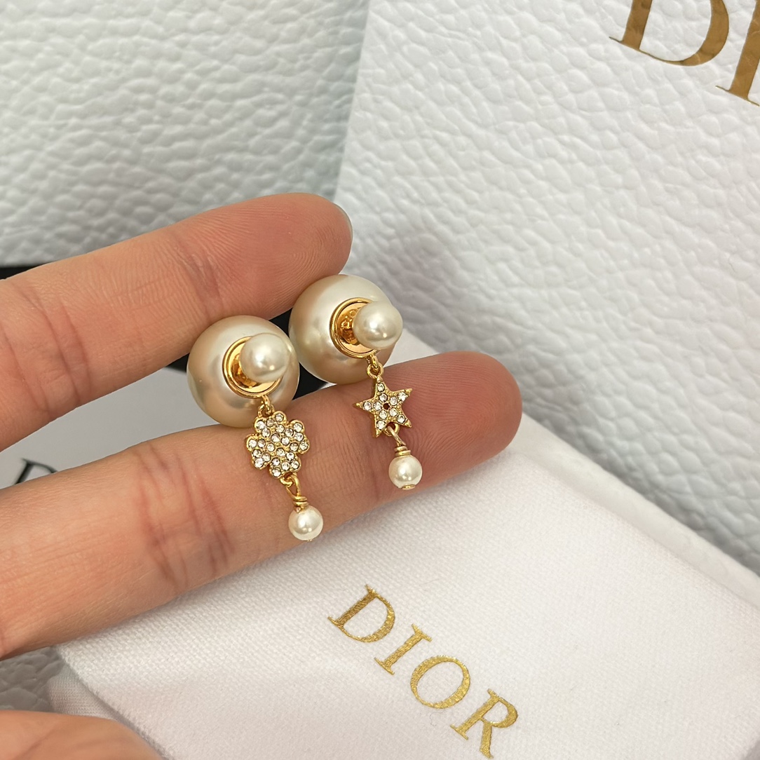 replica Dior Asymmetric Star Clover Dangle Pearl Earrings - H Lin Jewelry