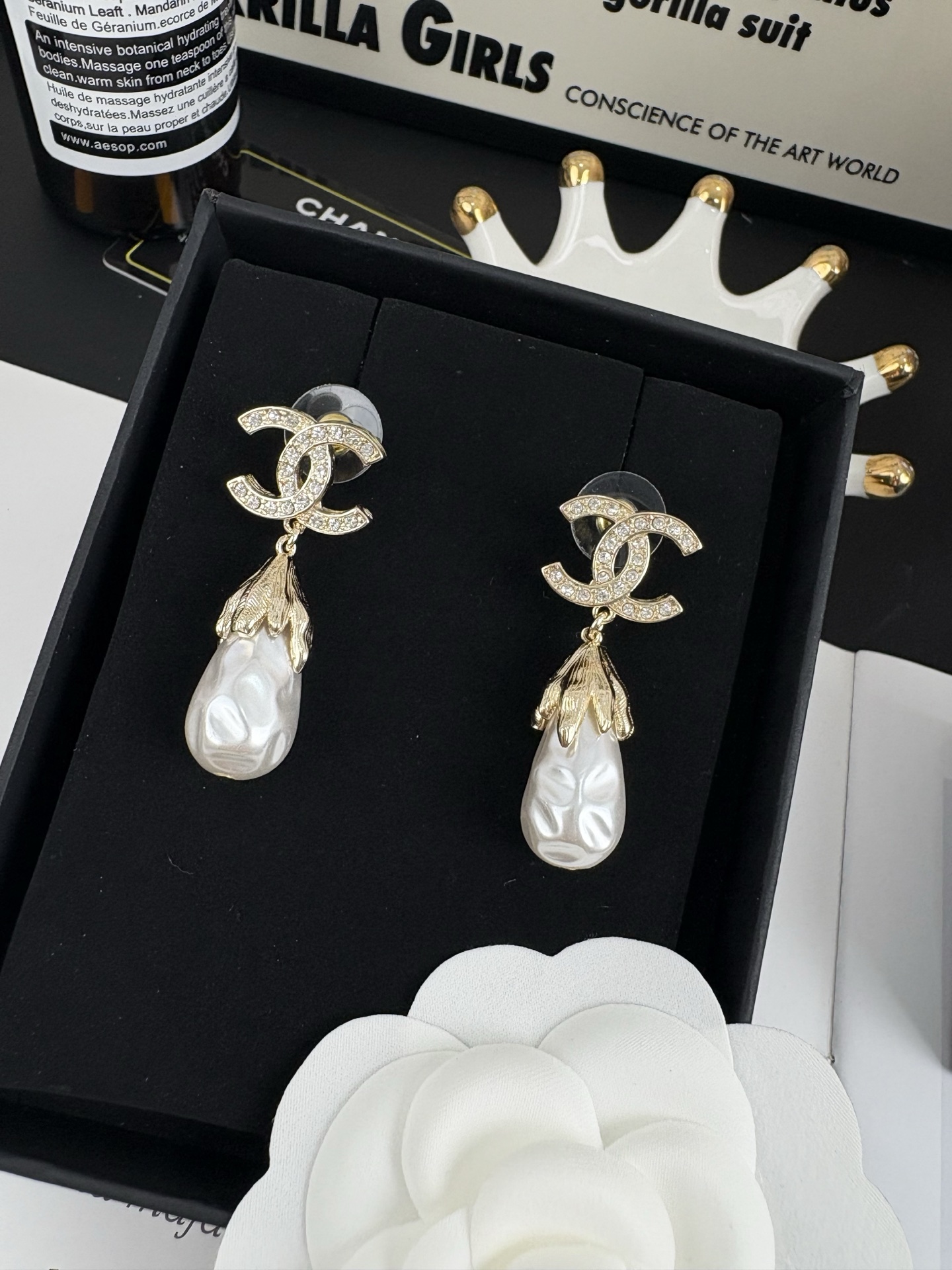 replica Chanel Vintage Baroque Pearl Dangle Earrings - H Lin Jewelry