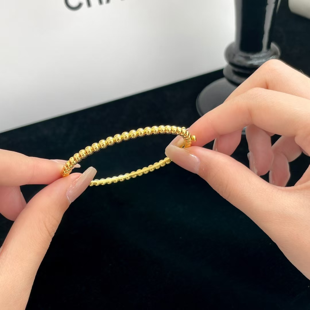 replica Van Cleef & Arpels Perlee Pearls of Gold Bracelet - Medium Bangle - H Lin Jewelry