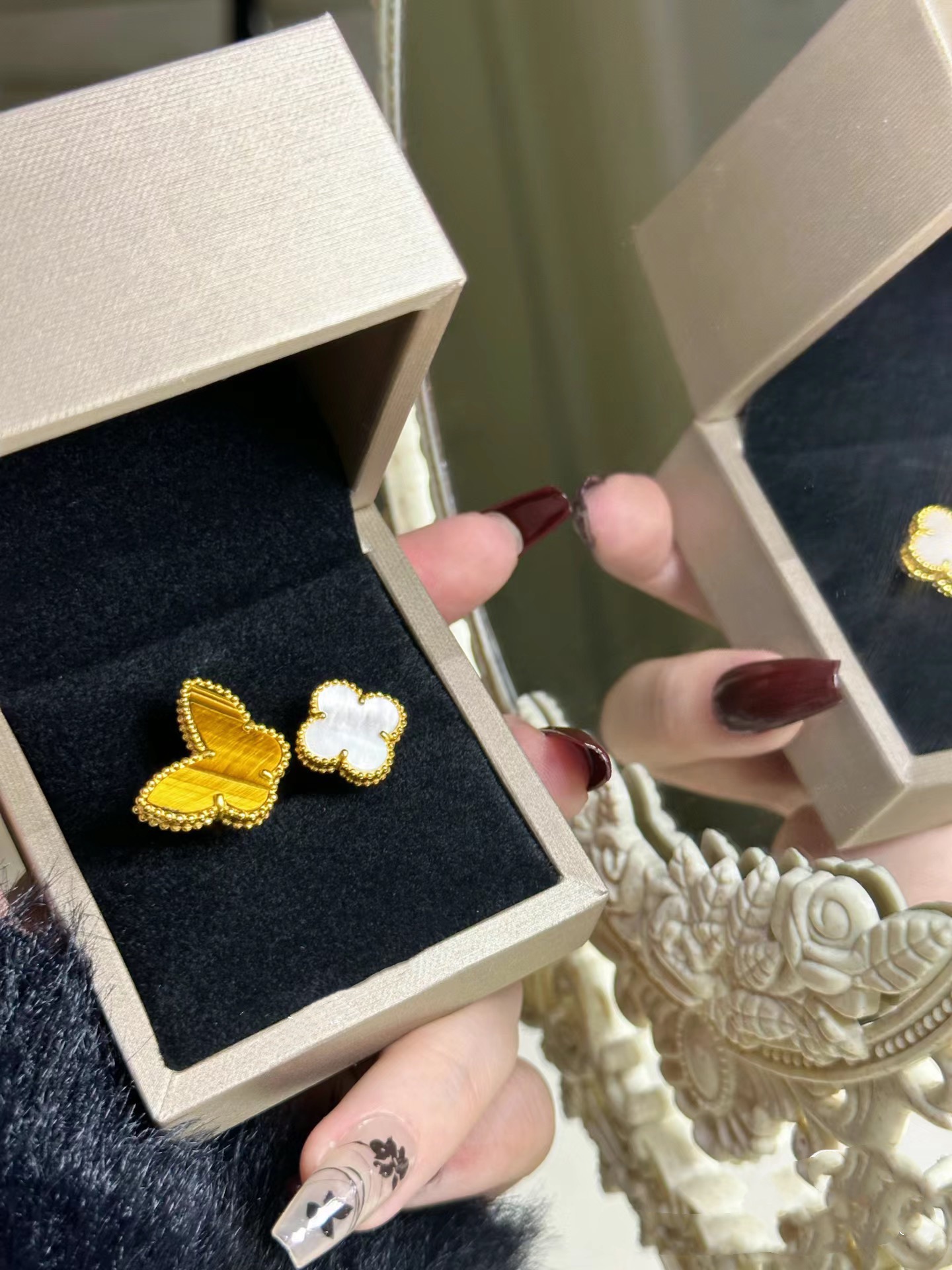 replica Van Cleef & Arpels Lucky Alhambra Between the Finger Ring - H Lin Jewelry