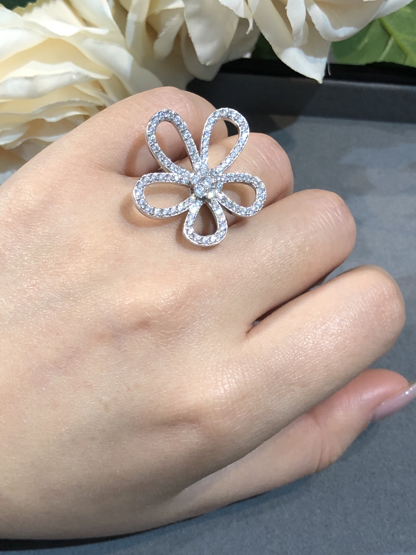 replica Van Cleef & Arpels Flowerlace Ring - H Lin Jewelry