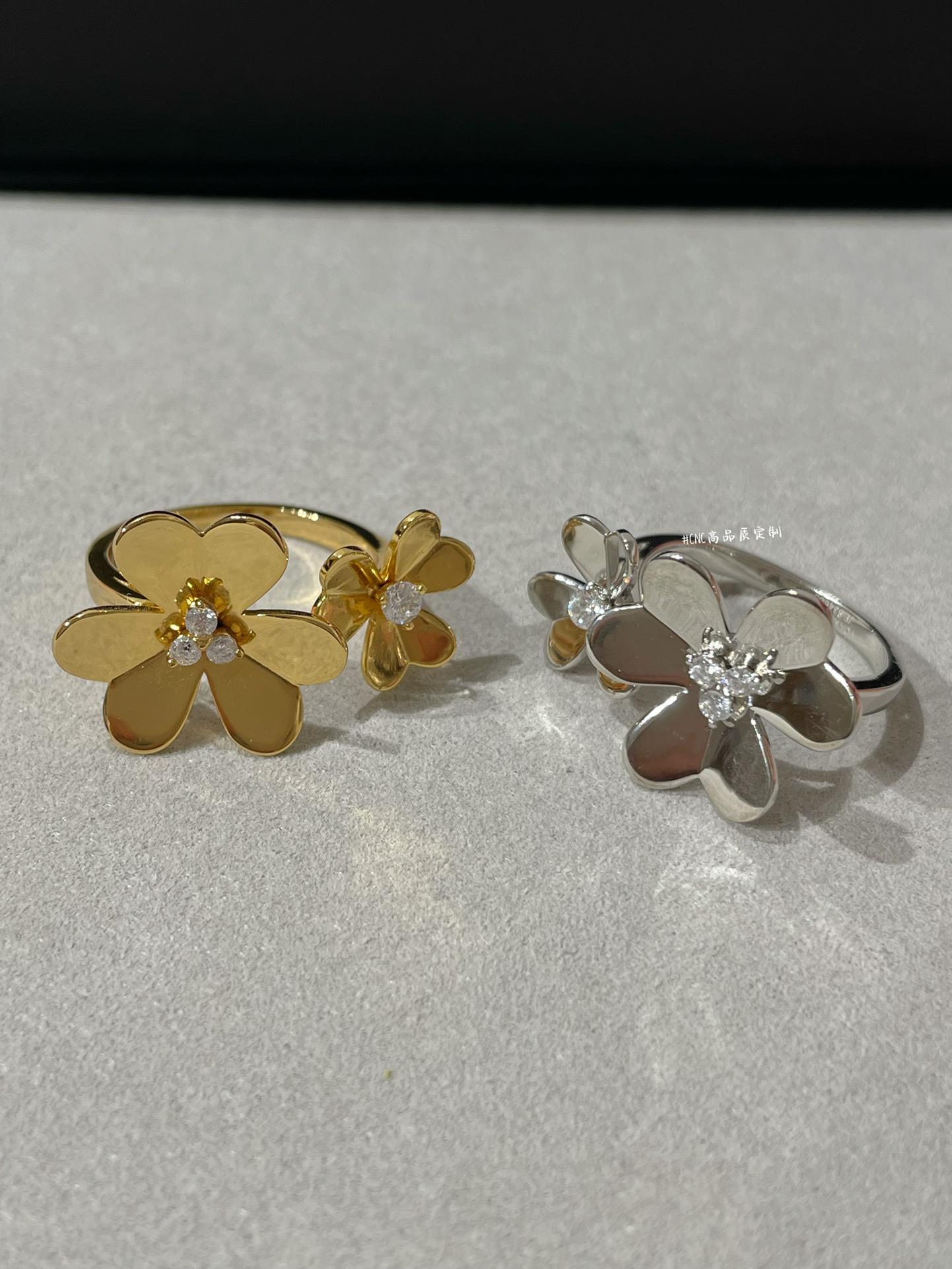 replica Van Cleef & Arpels 2 Flowers Frivole Between the Finger Ring - H Lin Jewelry
