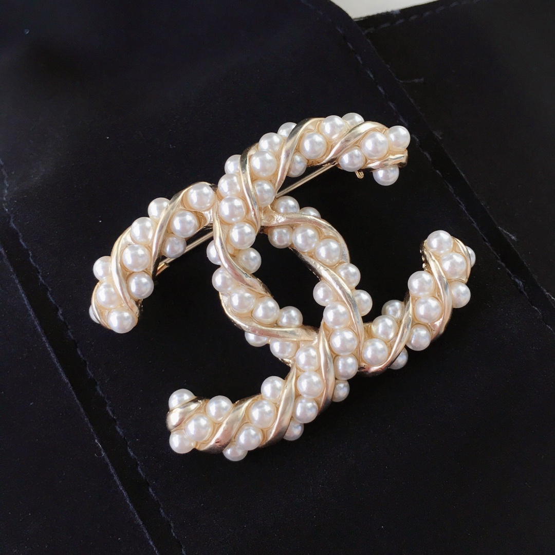 replica Chanel Pearl Wrap Gold Twist CC Brooch - H Lin Jewelry