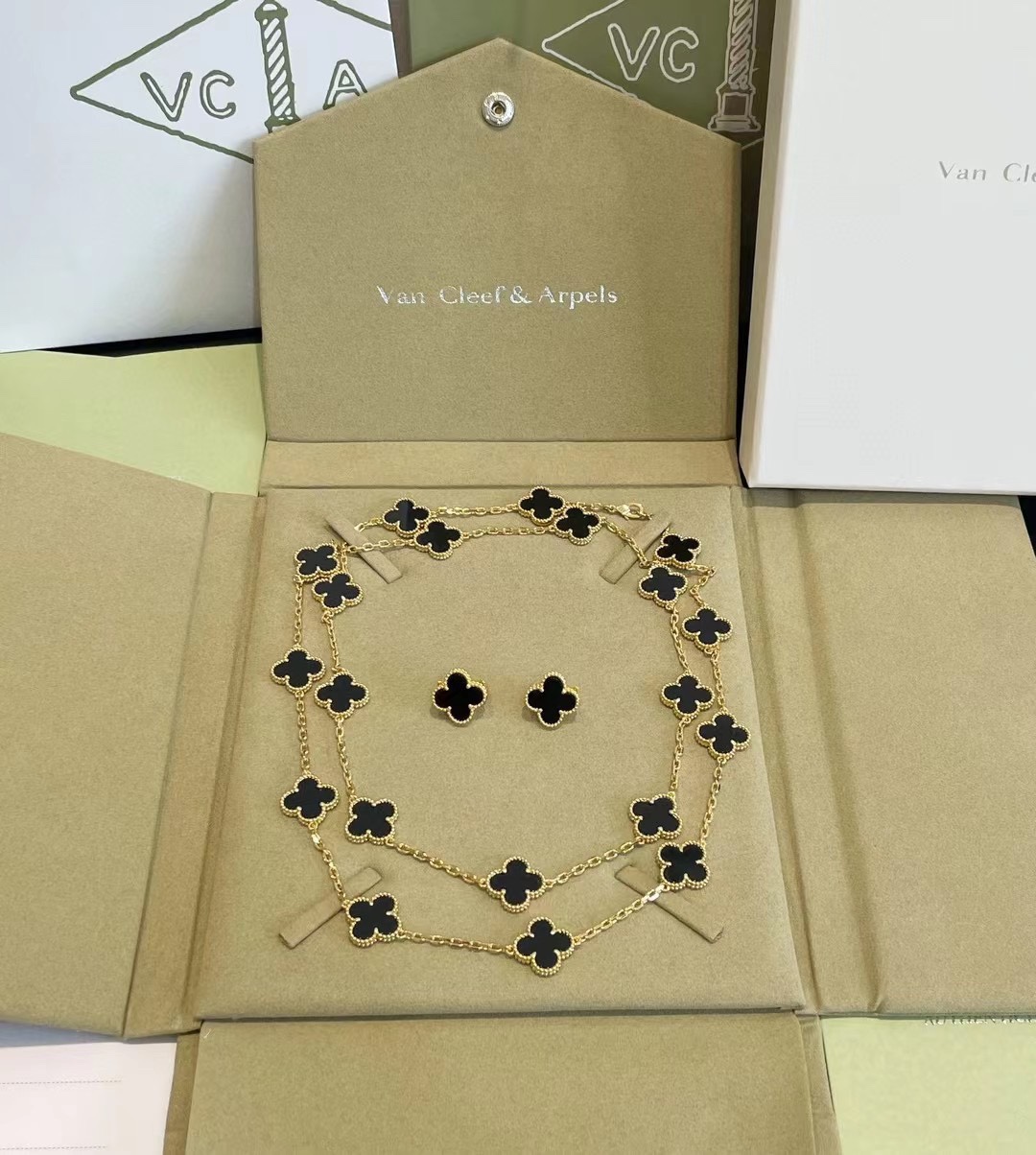 replica Van Cleef & Arpels Yellow Gold Black Clover Vintage Alhambra Long Necklace, 20 Motifs - H Lin Jewelry