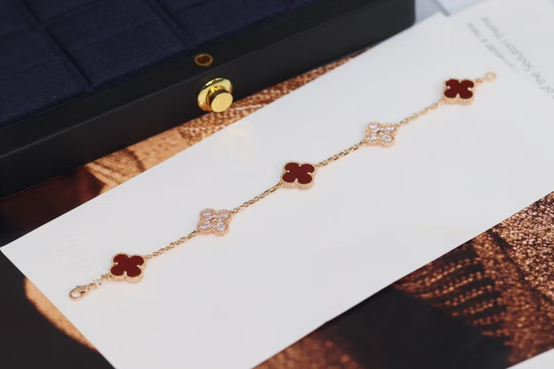 replica Van Cleef & Arpels Red Carnelian and Gold Vintage Alhambra Bracelet 5 Motifs - H Lin Jewelry