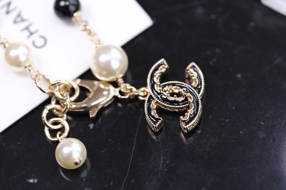 replica Chanel Black Bead Vintage Pearl Bracelet with CC Charm - H Lin Jewelry