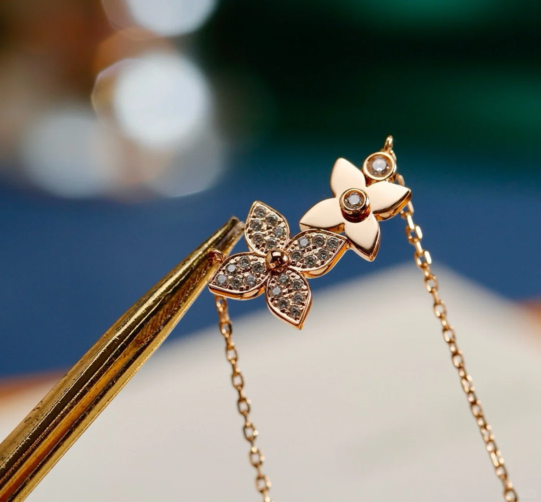 replica Louis Vuitton Idylle Blossom Pendant Necklace-Two Flowers - H Lin Jewelry