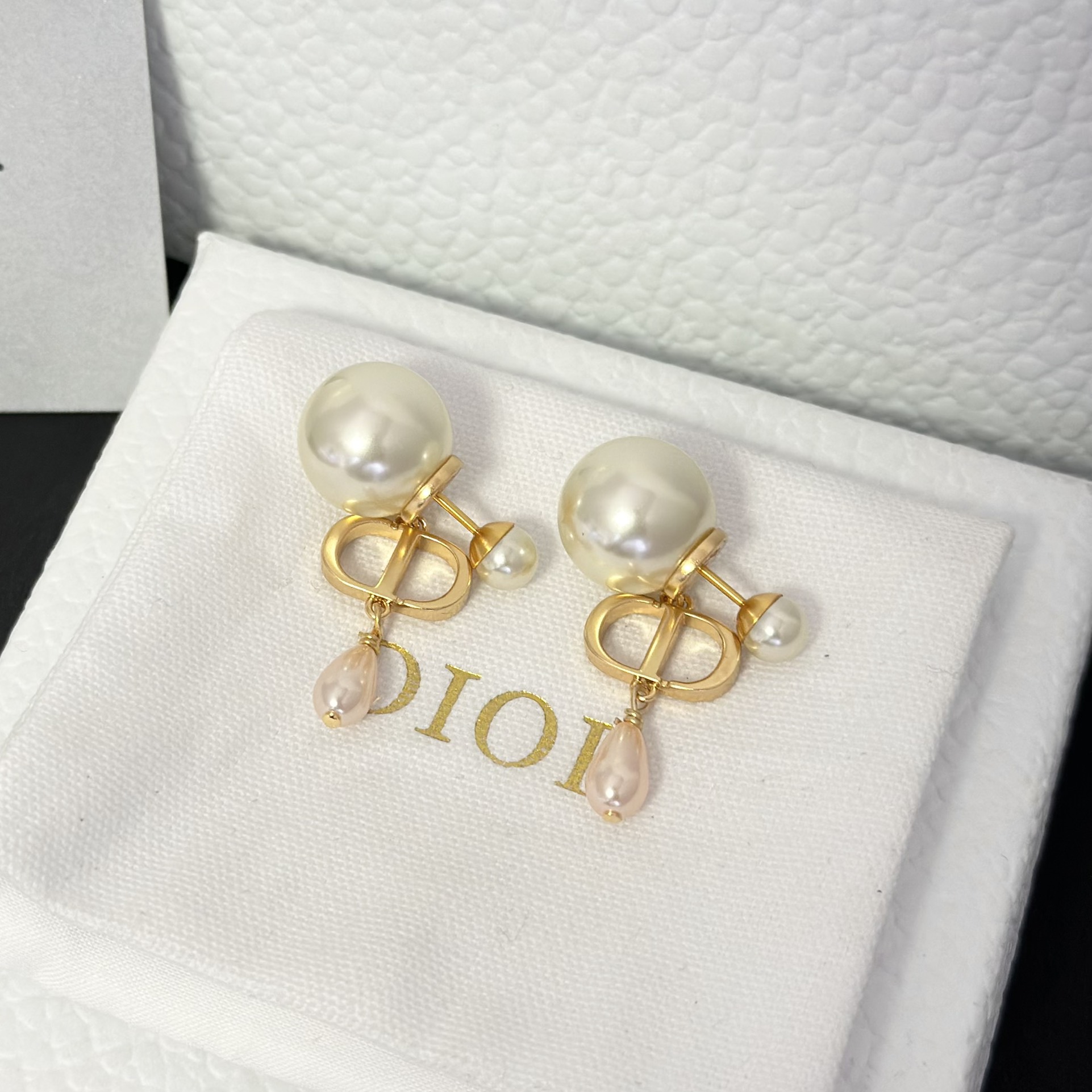 replica Dior Teardrop Pearl Earrings - H Lin Jewelry