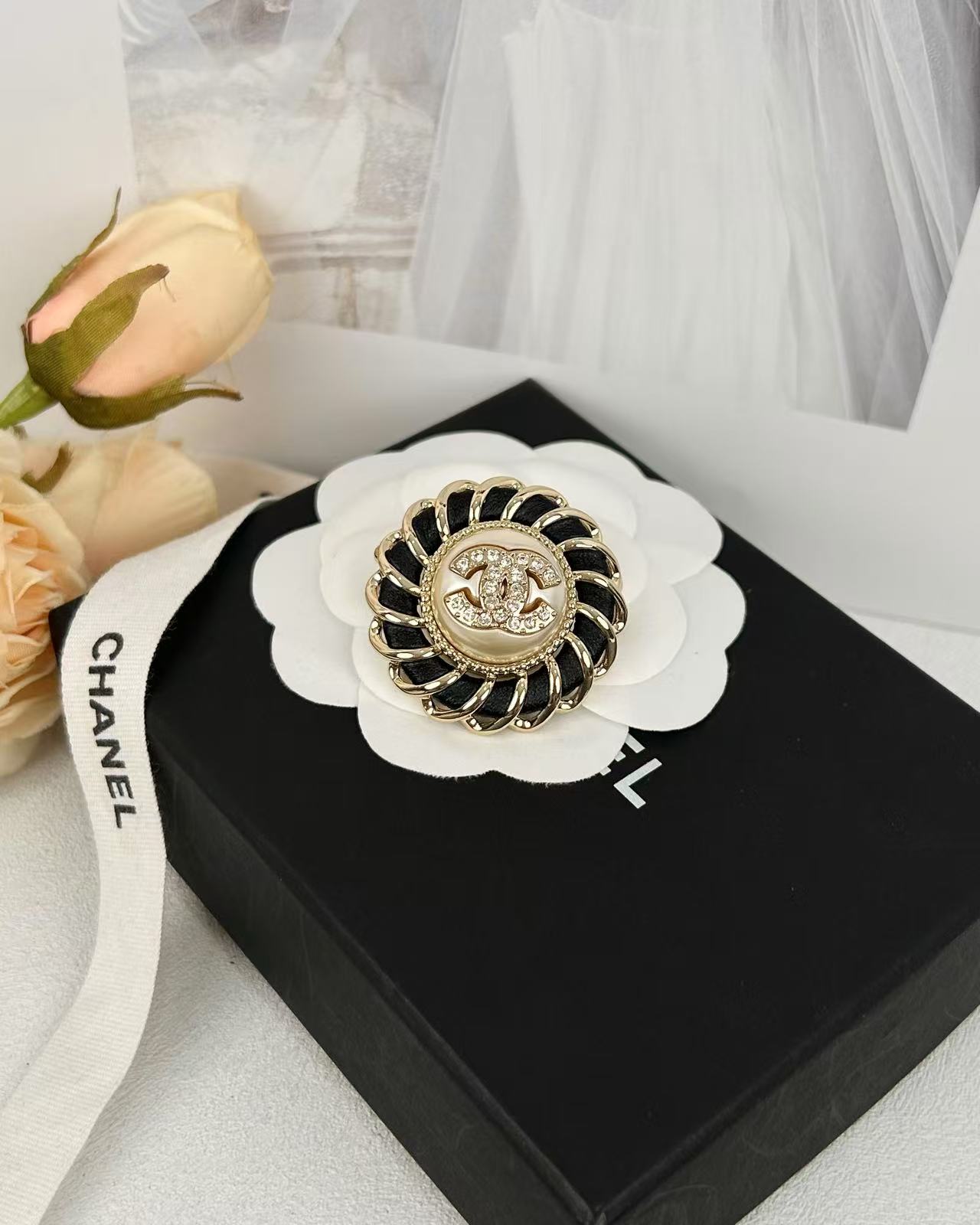replica Chanel Twist Leather Wrap Wreath Round Brooch - H Lin Jewelry