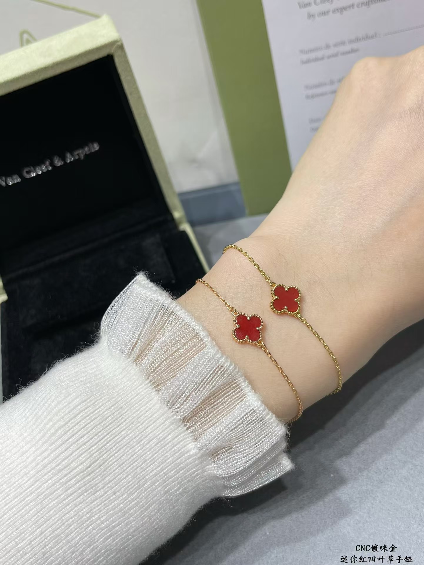 replica Van Cleef & Arpels Red Agate Sweet Alhambra Single Clover Bracelet - H Lin Jewelry