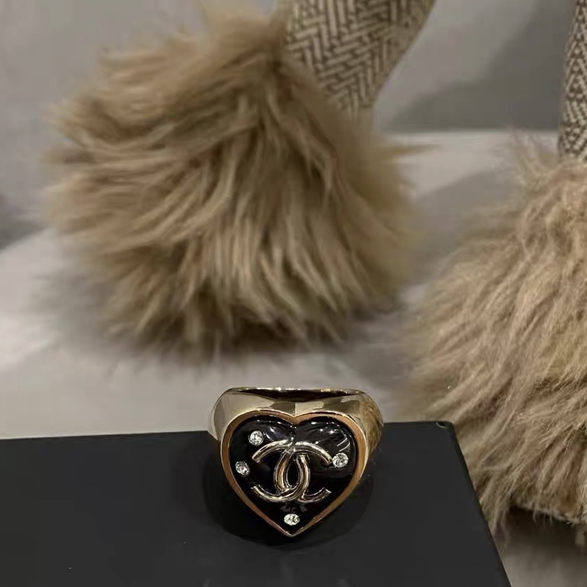 replica Chanel Vintage Chunky Black Heart Ring - H Lin Jewelry
