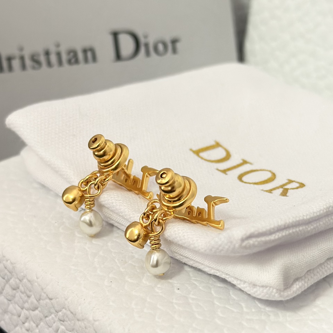 replica Jadior Stud Pearl Earrings - H Lin Jewelry