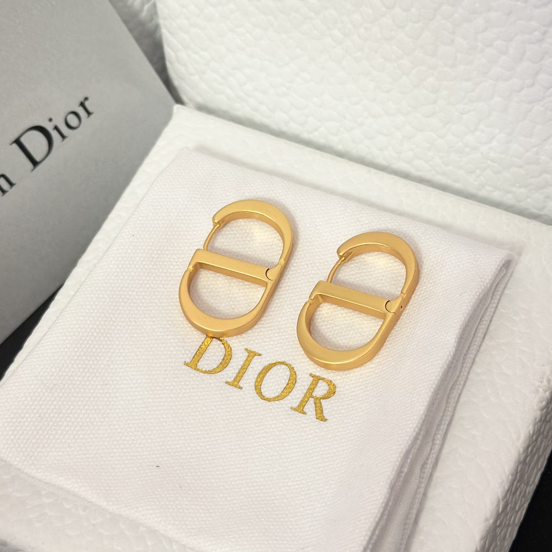 replica Dior Minimalistic CD Stud Earrings - H Lin Jewelry