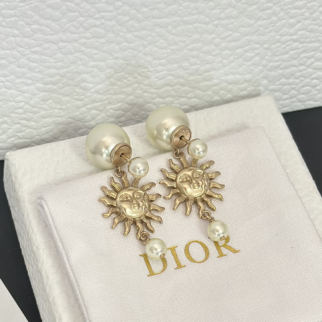 replica Dior Sun Face Pearl Earrings - H Lin Jewelry