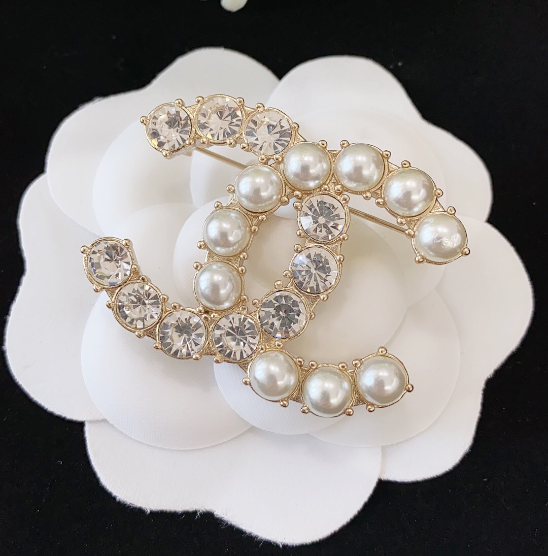 replica Chanel Round Diamond Pearl Brooch - H Lin Jewelry