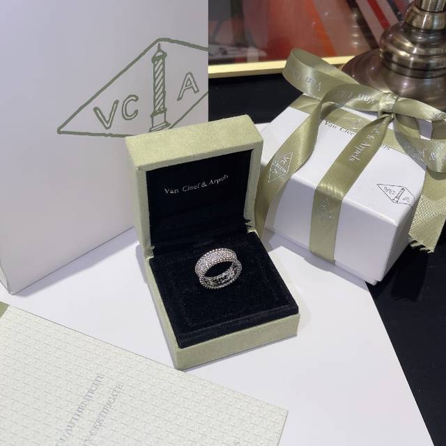 replica Van Cleef & Arpels Wide Perlee Diamonds Ring - H Lin Jewelry