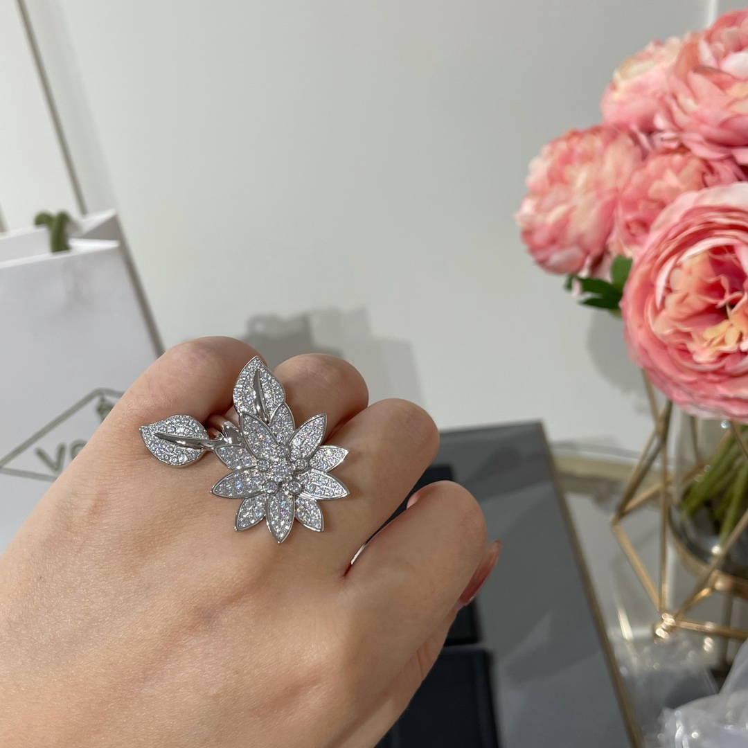 replica Van Cleef & Arpels Lotus Between the Finger Ring - H Lin Jewelry