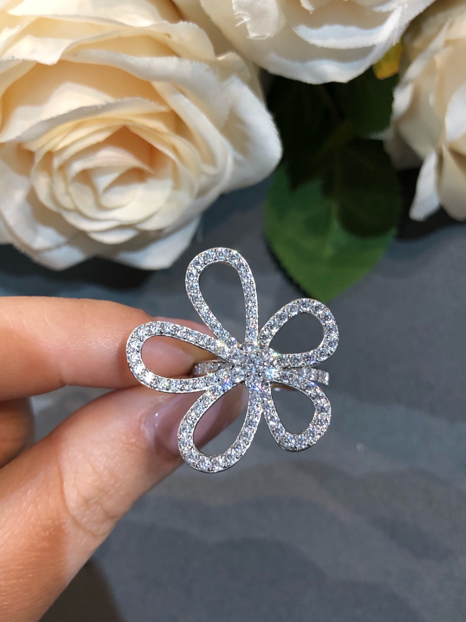 replica Van Cleef & Arpels Flowerlace Ring - H Lin Jewelry