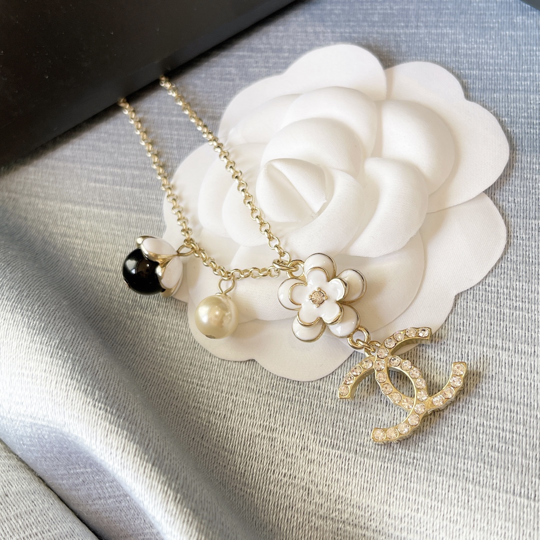 replica Chanel Flower Pearl Diamond Paved CC Pendant Necklace - H Lin Jewelry
