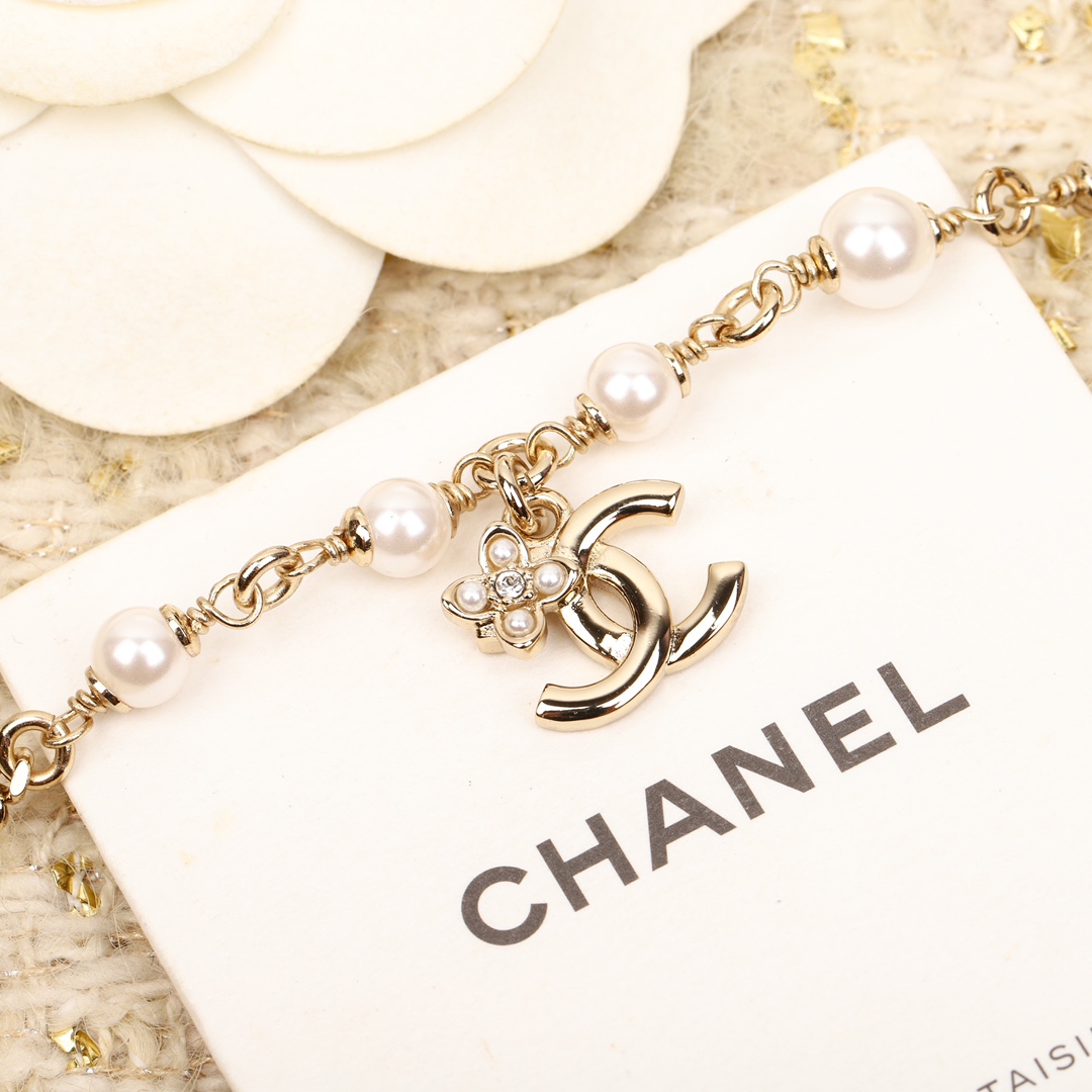 replica Chanel Light Gold Chain Little Flower CC Bracelet - H Lin Jewelry