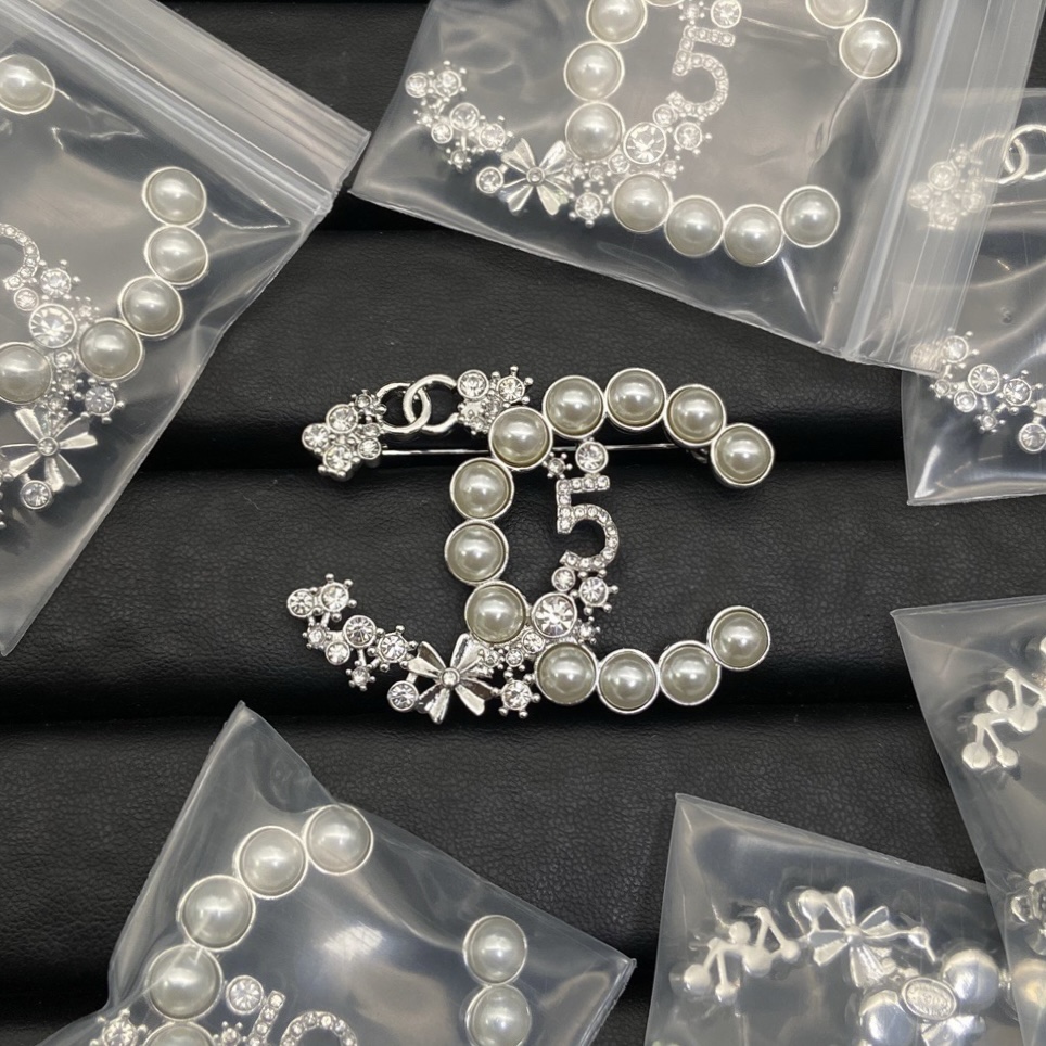 replica Chanel NO.5 Pearl CC Brooch - H Lin Jewelry