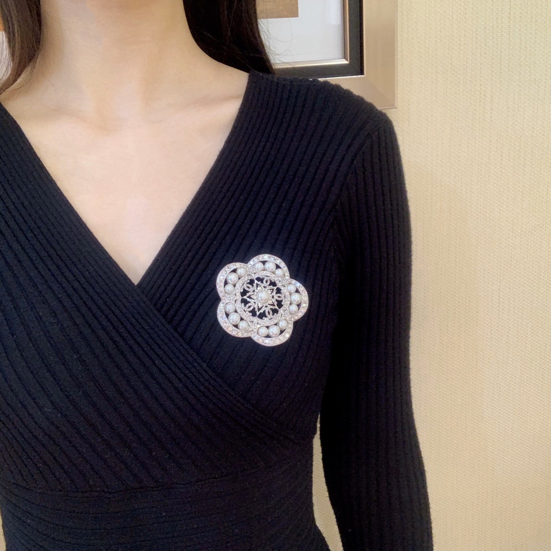 replica Chanel Swarovski Diamond Paved Pearl Camellia Brooch - H Lin Jewelry
