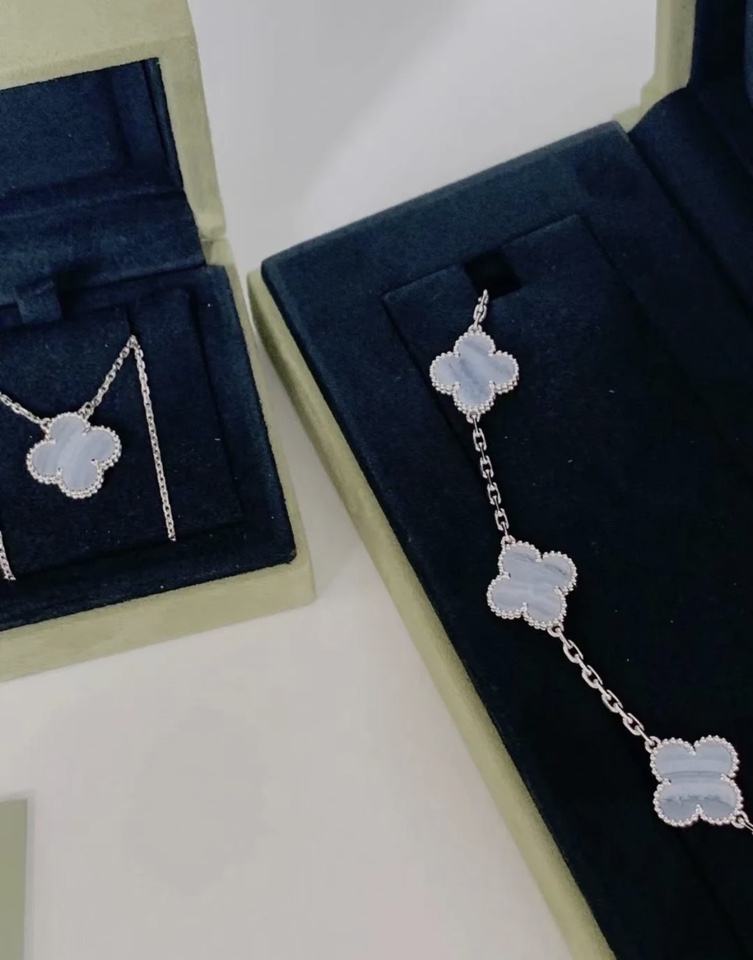 replica Van Cleef & Arpels Blue Chalcedony Clover Vintage Alhambra Pendant Necklace Bracelet - H Lin Jewelry