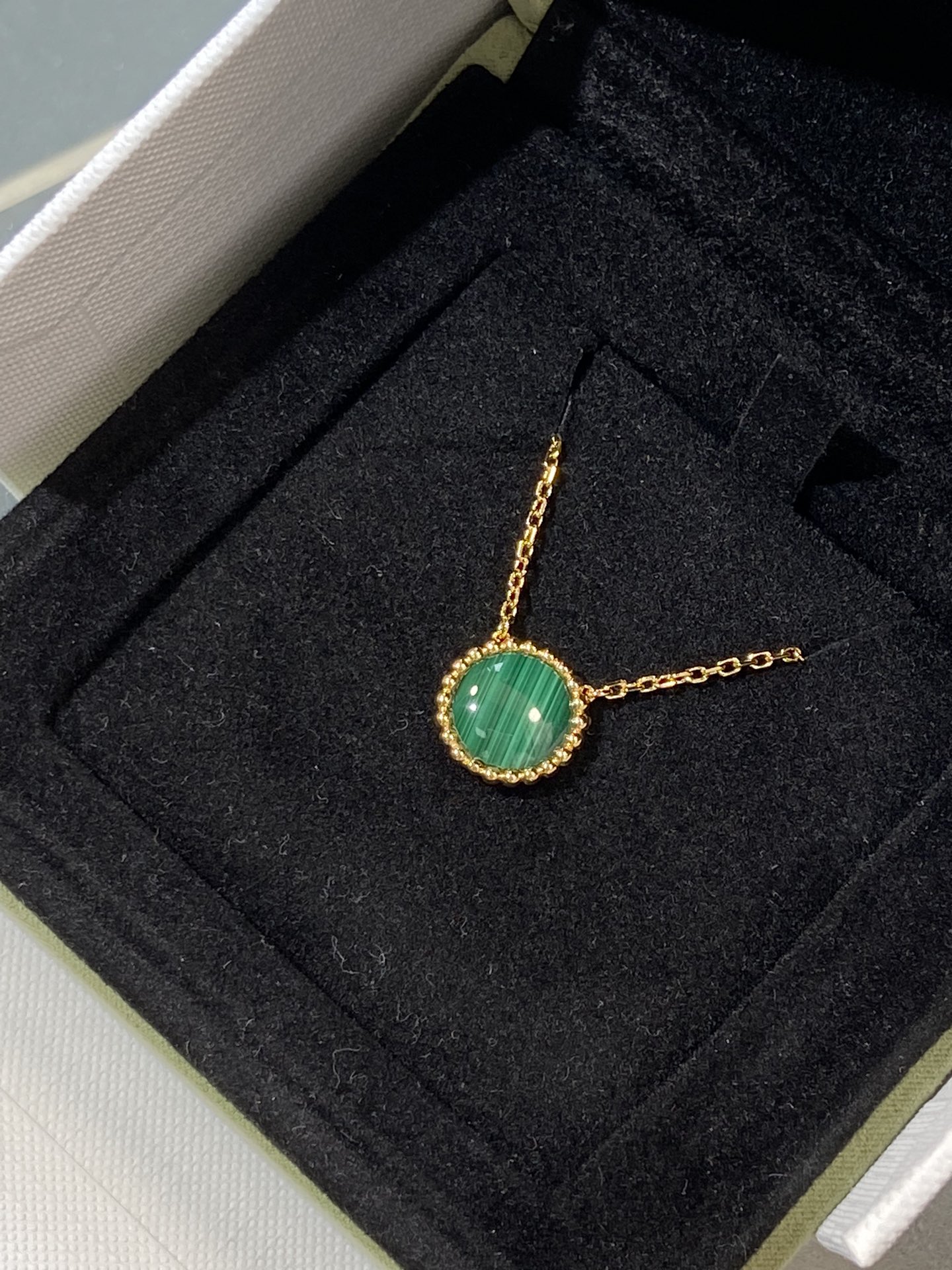 replica Van Cleef & Arpels Green Malachite Perlee Couleurs Pendant Necklace - H Lin Jewelry