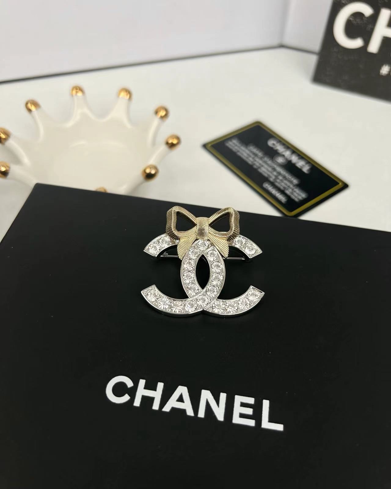 replica Chanel Light Gold Bow Mixed Silver CC Brooch Earrings Necklace - H Lin Jewelry