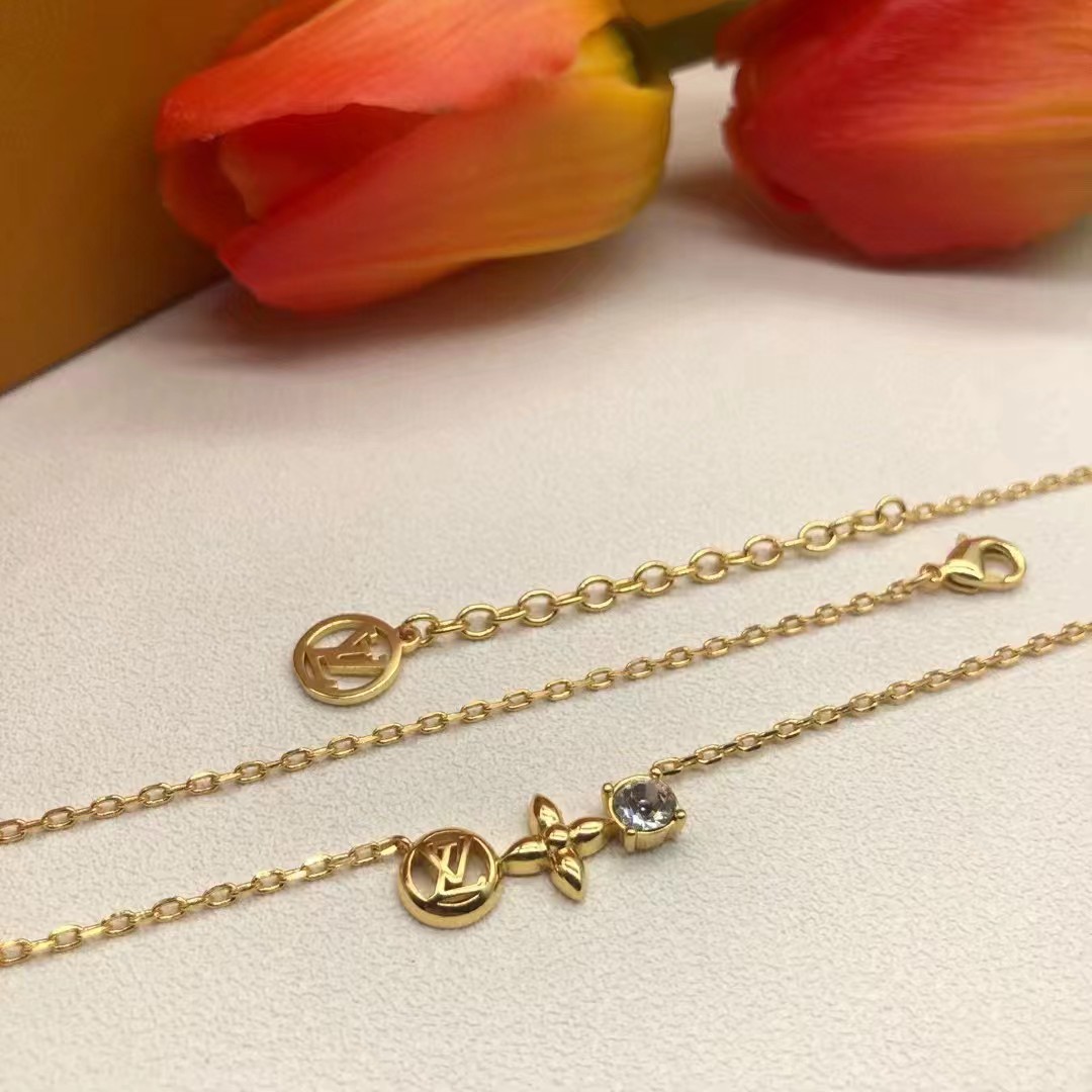 replica Louis Vuitton LV Clover Diamond Pendant Necklace - H Lin Jewelry